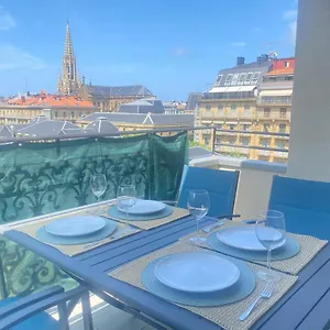 Mikain Terrace Cathedral View With Free Parking & Air Cond Apartment